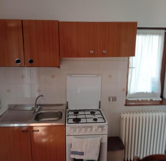 1 Bedroom Apartment Lake View, La Turr De Mezz