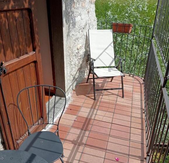 1 Bedroom Apartment Lake View, La Turr De Mezz