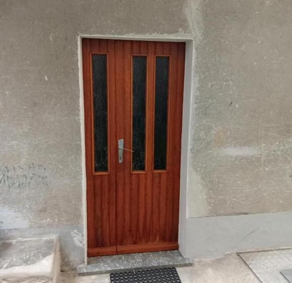 一楼标准间, La Turr De Mezz