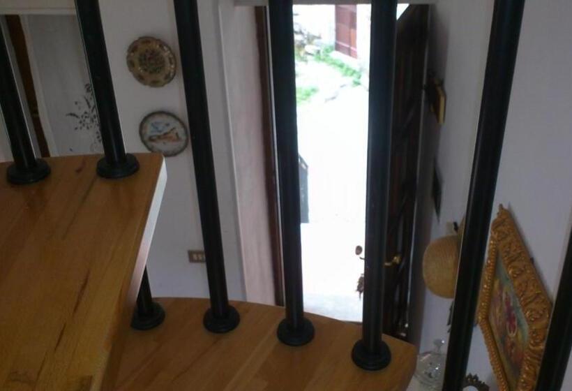 1 Bedroom Apartment Lake View, La Turr De Mezz