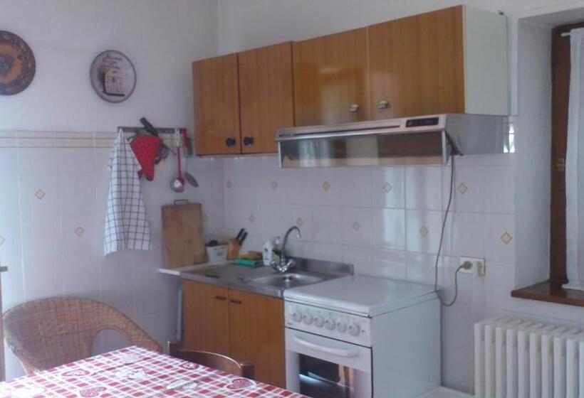 1 Bedroom Apartment Lake View, La Turr De Mezz