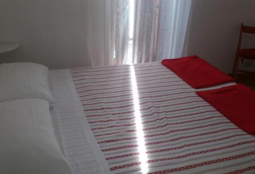 1 Bedroom Apartment Lake View, La Turr De Mezz