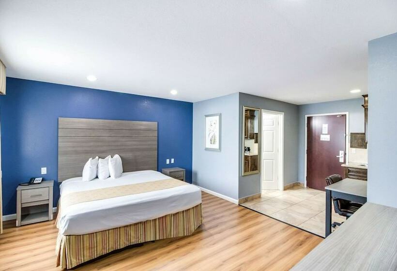 Люкс, Rodeway Inn & Suites Port Arthur   Groves