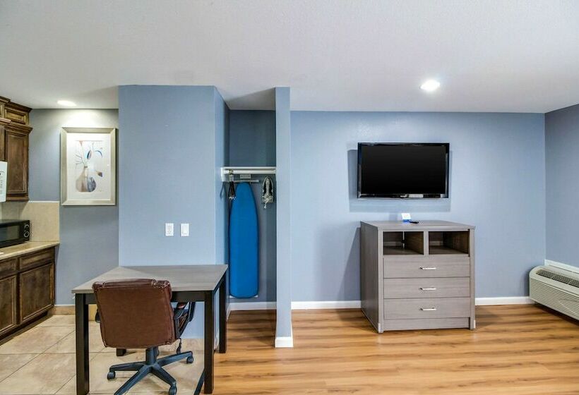 Люкс, Rodeway Inn & Suites Port Arthur   Groves