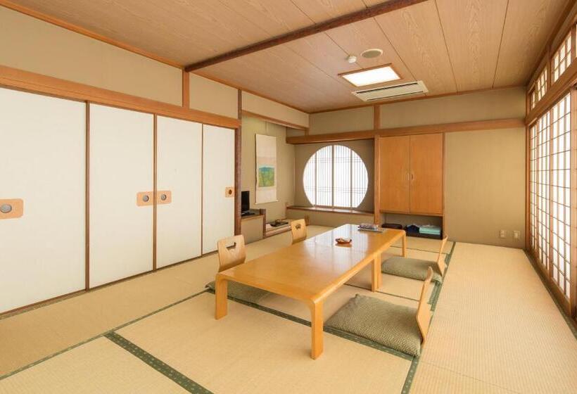 اتاق استاندارد چهار تخته, Ryokan Ryokufuso