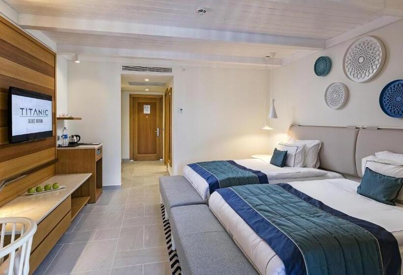 غرفة قياسية إطلالة جانبية علي البحر, Titanic Luxury Collection Bodrum