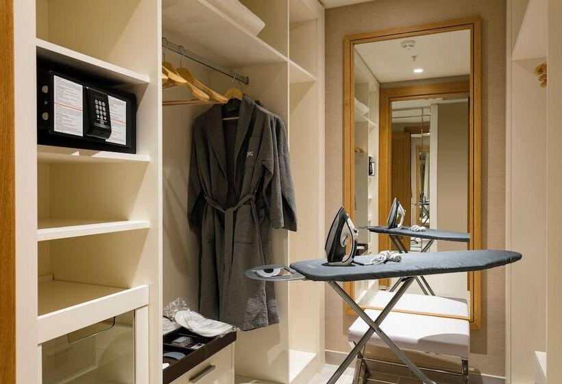 غرفة ديلوكس مطلّة علي البحر, Titanic Luxury Collection Bodrum