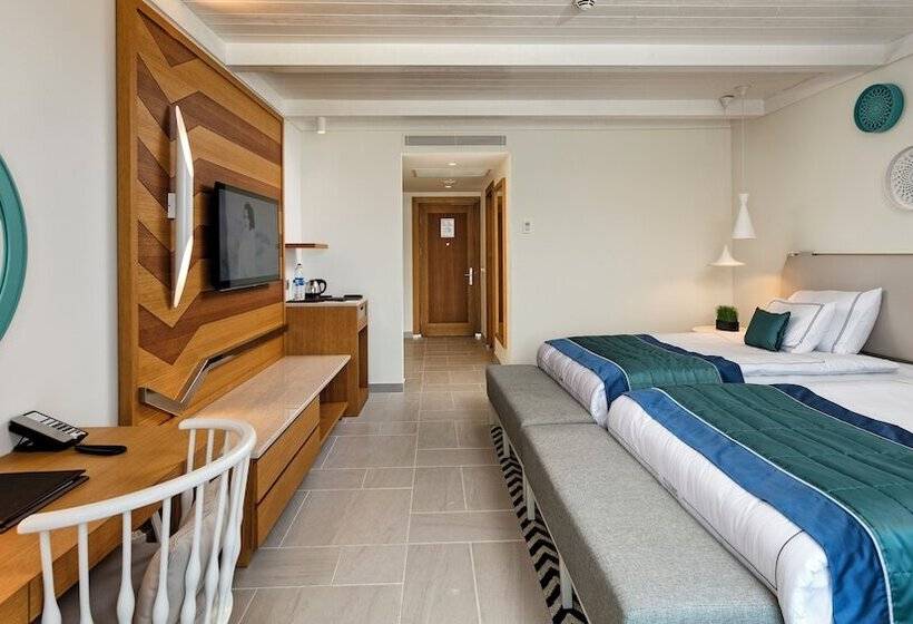 غرفة قياسية إطلالة جانبية علي البحر, Titanic Luxury Collection Bodrum