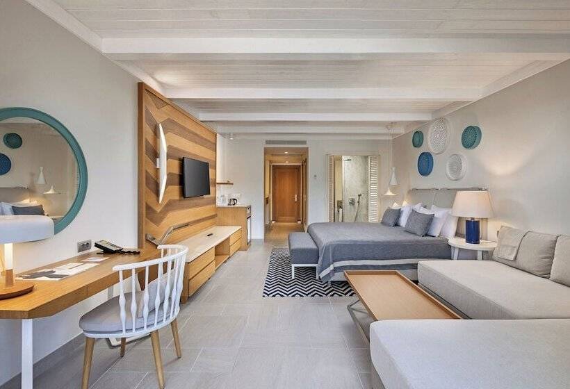 غرفة سوبيريور مطلّة علي البحر, Titanic Luxury Collection Bodrum