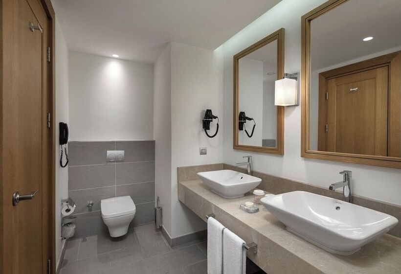 غرفة سوبيريور مطلّة علي البحر, Titanic Luxury Collection Bodrum