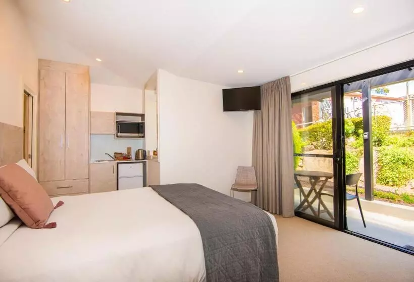 Suite Queen Bed, Longview Vineyard