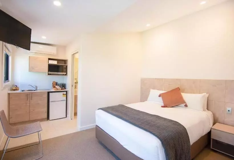 Suite Queen Bed, Longview Vineyard