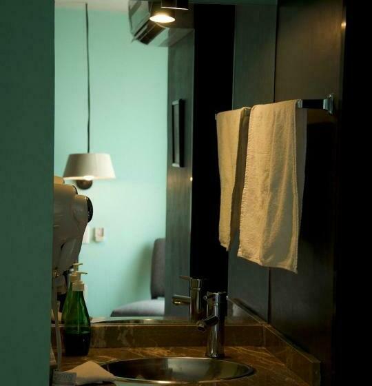 スタンダードスタジオ, Lusitania Suites