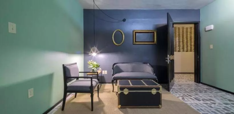 スイート, Lusitania Suites