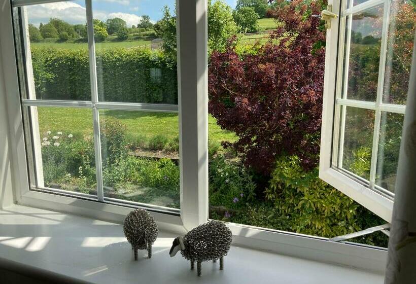 스탠다드 룸 킹사이즈 침대, Slades Farm