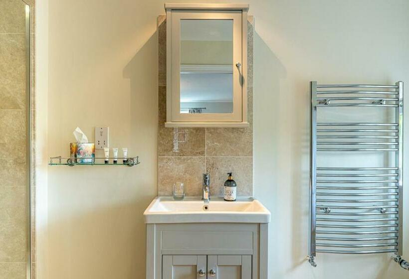 חדר דחוקס עם מיטת קינג, Slades Farm