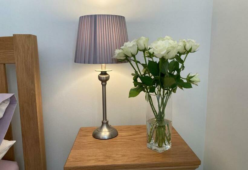 חדר דחוקס עם מיטת קינג, Slades Farm