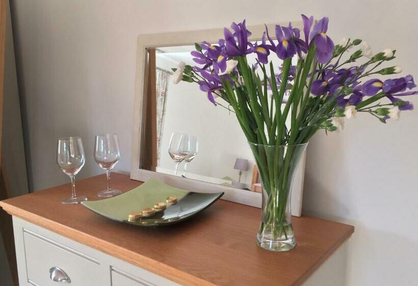 חדר דחוקס עם מיטת קינג, Slades Farm