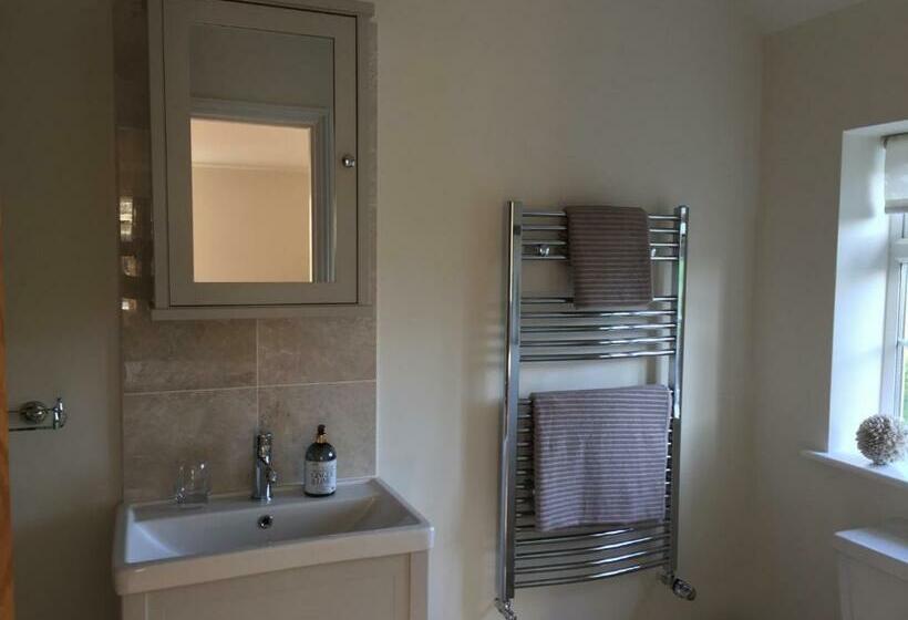 חדר דחוקס עם מיטת קינג, Slades Farm