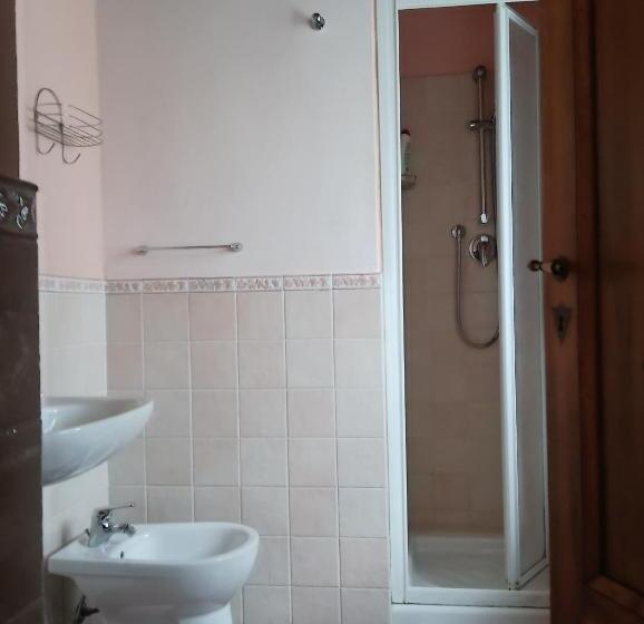 اتاق استاندارد, Angelini