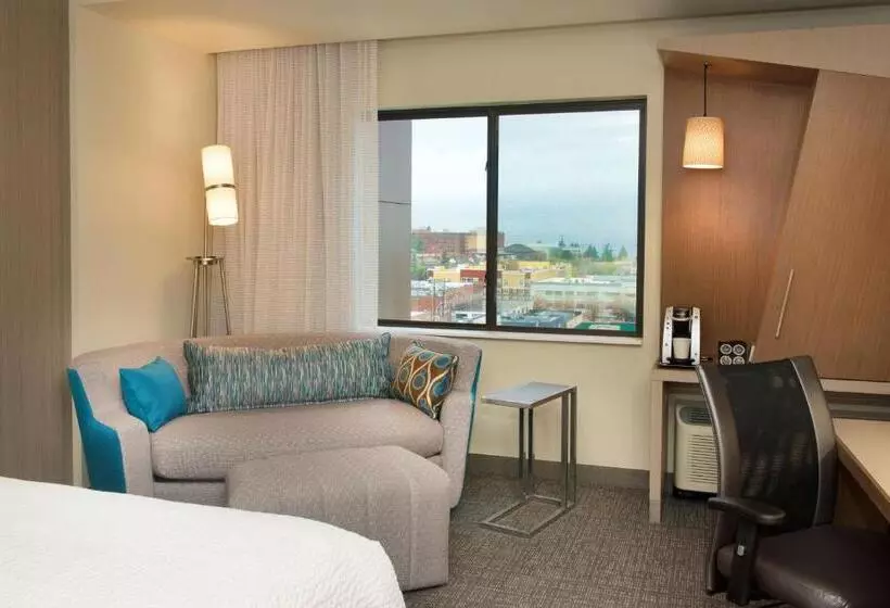 キングサイズベッドのスタンダードルーム, Courtyard By Marriott Seattle Everett Downtown