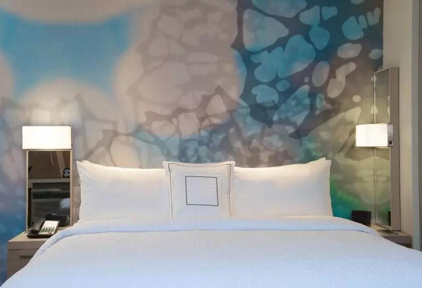 キングサイズベッドのスタンダードルーム, Courtyard By Marriott Seattle Everett Downtown