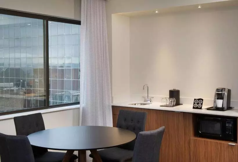 スイート, Courtyard By Marriott Seattle Everett Downtown