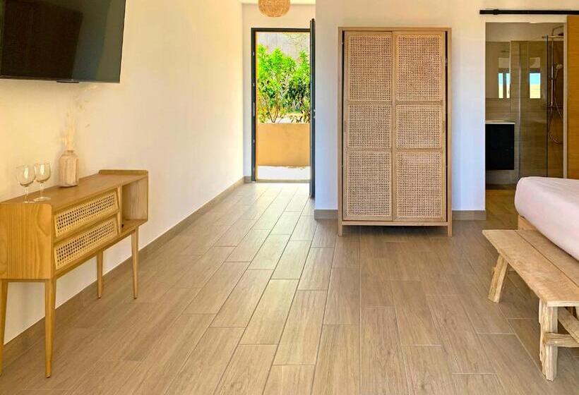 スーペリアールーム, Maora Village