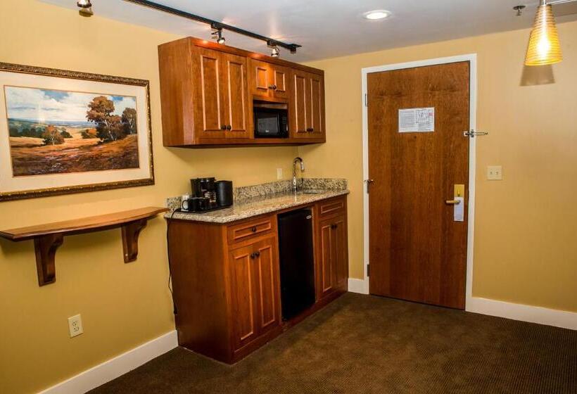 스위트 킹사이즈 침대, Jackson Park Inn, Ascend Hotel Collection