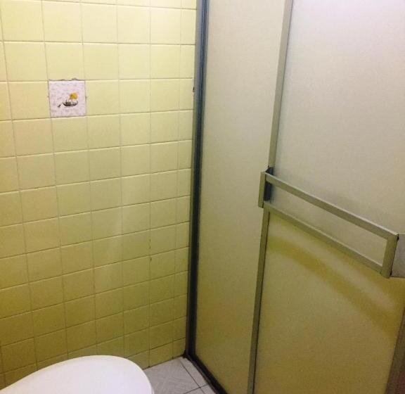 غرفة قياسية رباعية, María Teresa