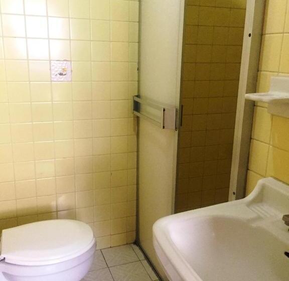 غرفة قياسية رباعية, María Teresa