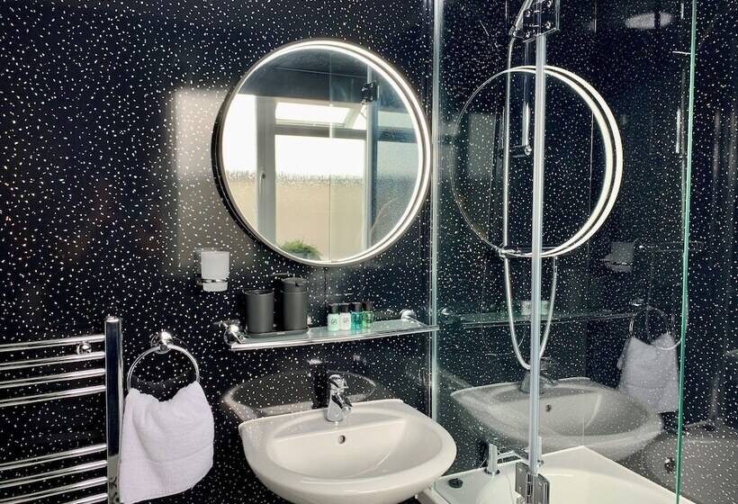 اتاق استاندارد, Sarum Apart