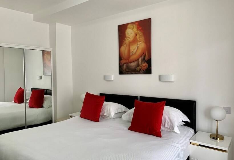 اتاق استاندارد, Sarum Apart