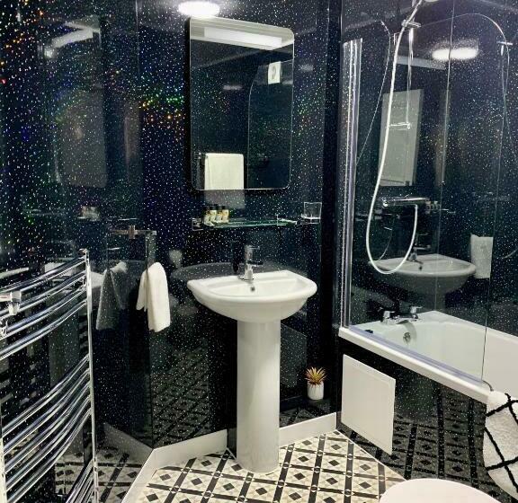 اتاق استاندارد, Sarum Apart