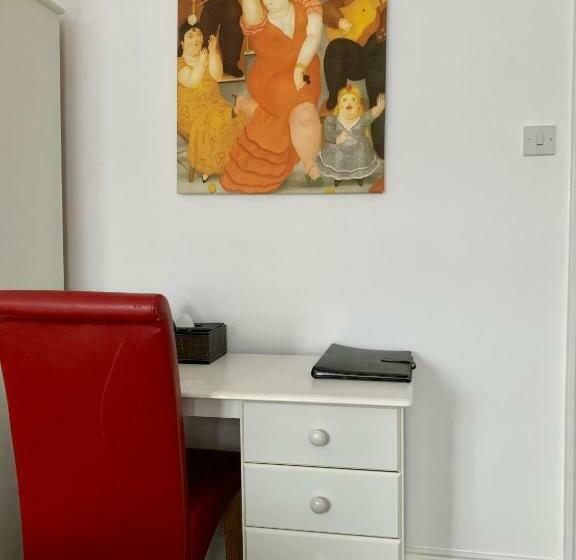 اتاق استاندارد, Sarum Apart