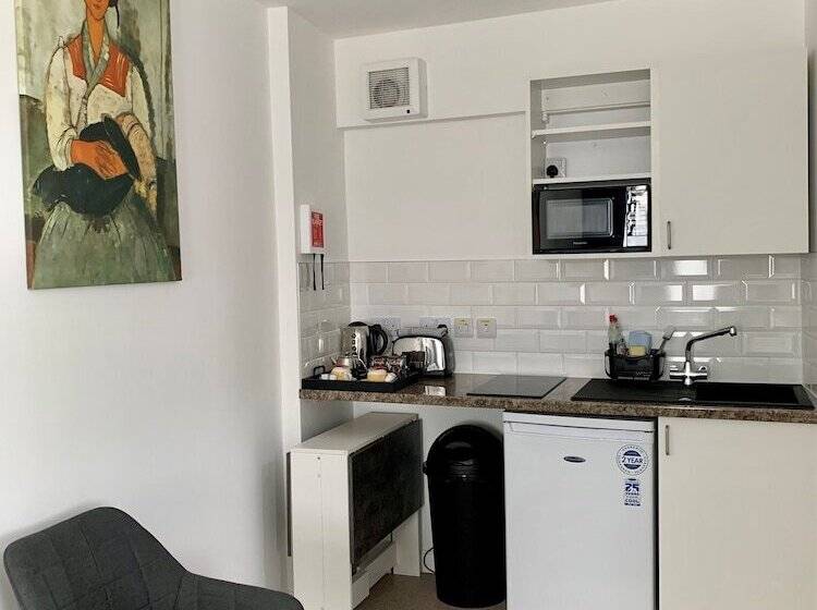 اتاق استاندارد, Sarum Apart