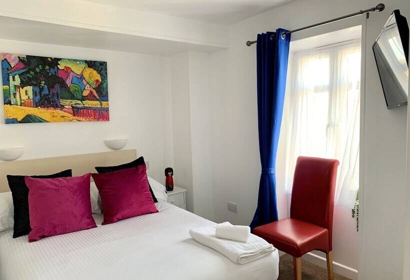 اتاق خانوادگی, Sarum Apart