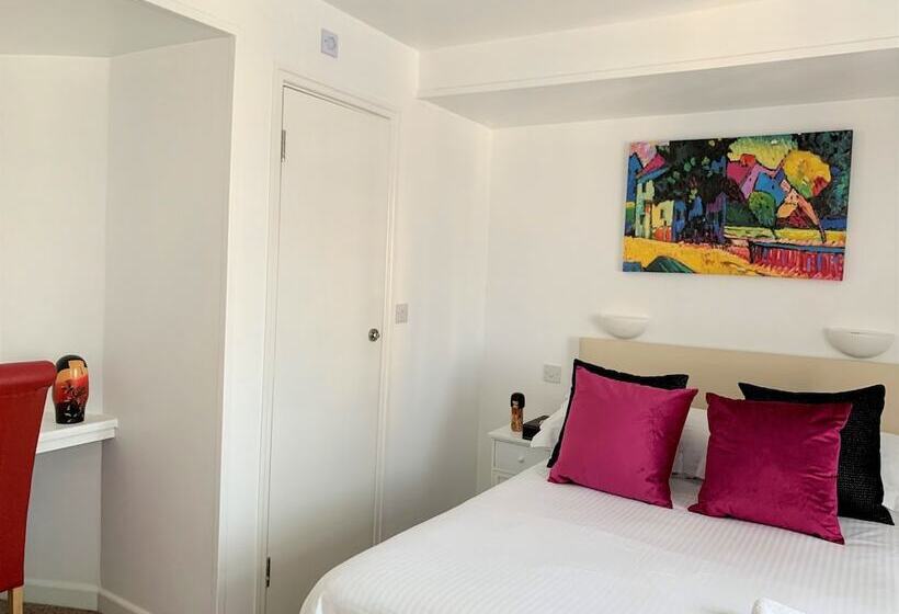 اتاق خانوادگی, Sarum Apart