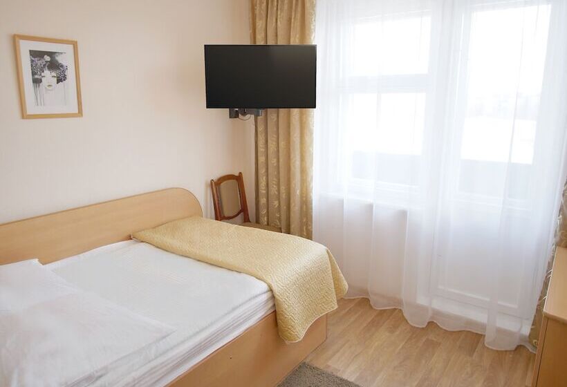 اتاق اکونومی یک تخته, Sport