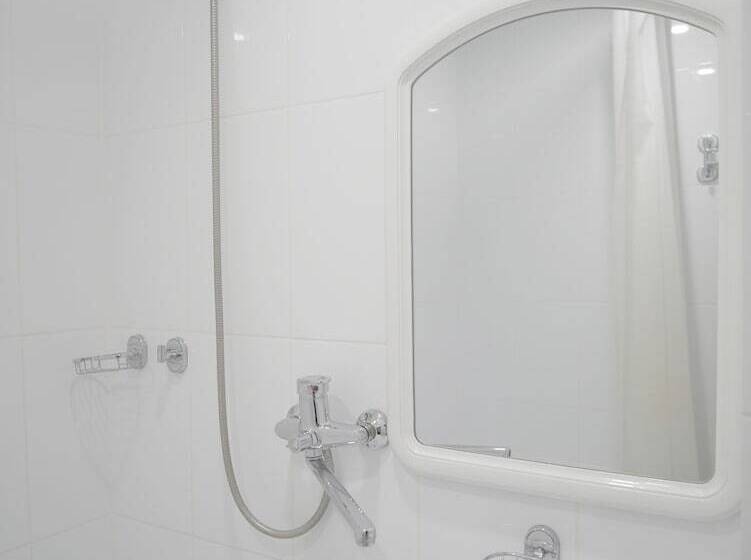 Economy Quadruple Room, Sport