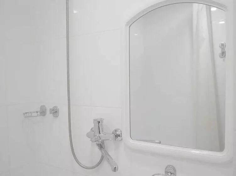 Economy Quadruple Room, Sport