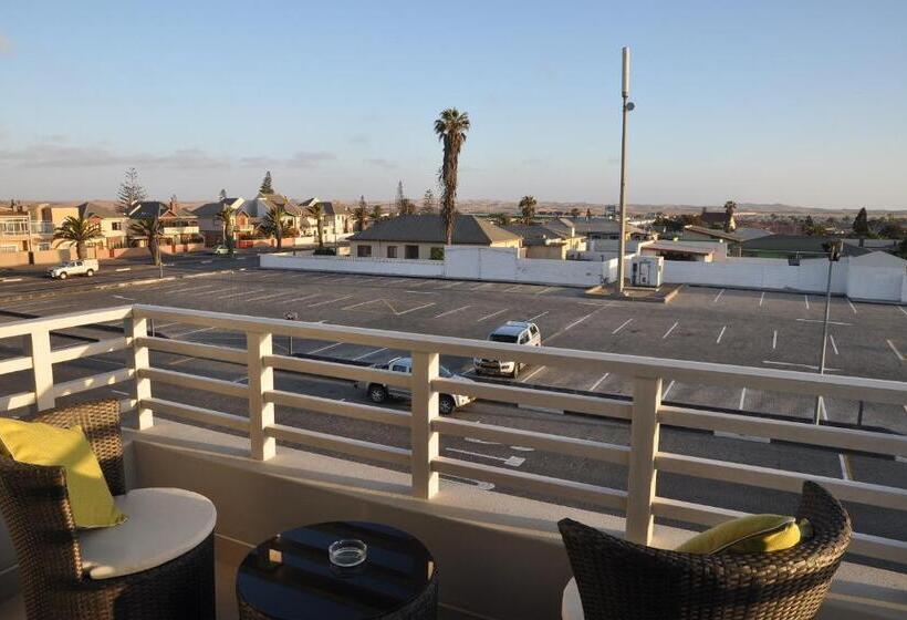 سوییت جونیور با بالکن, Swakopmund Plaza