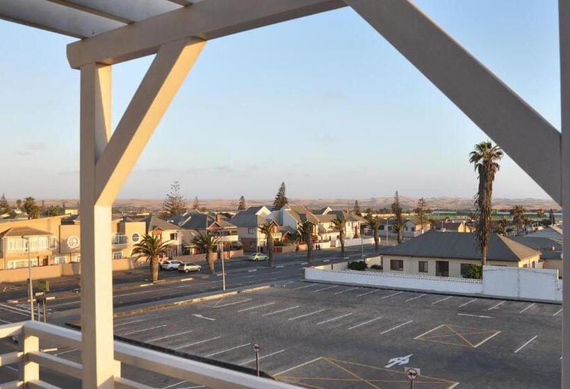 سوییت اجرایی, Swakopmund Plaza