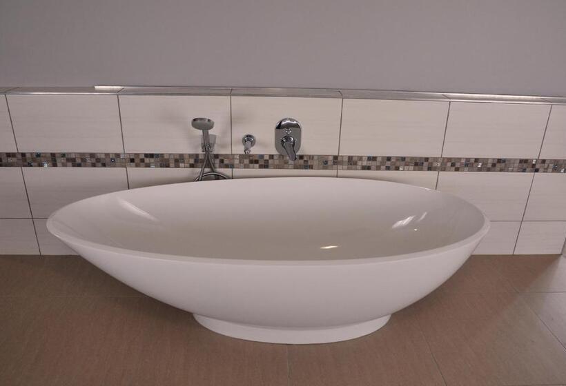 سوییت اجرایی, Swakopmund Plaza