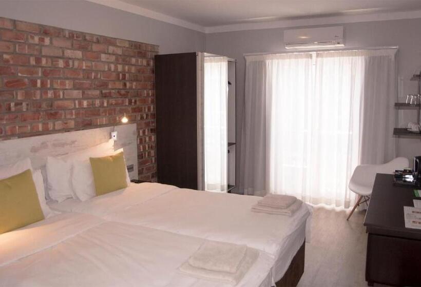 اتاق خانوادگی, Swakopmund Plaza