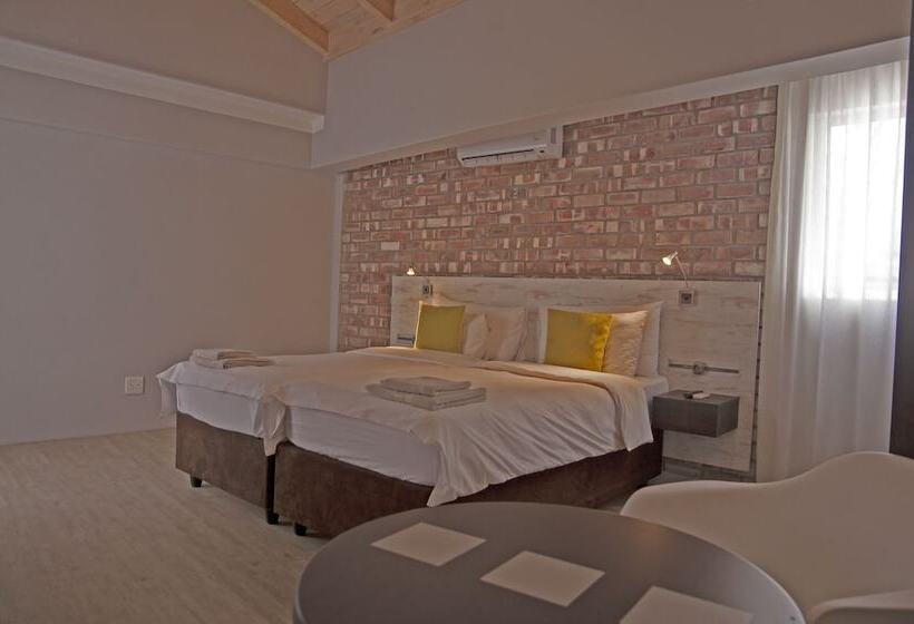 اتاق خانوادگی, Swakopmund Plaza