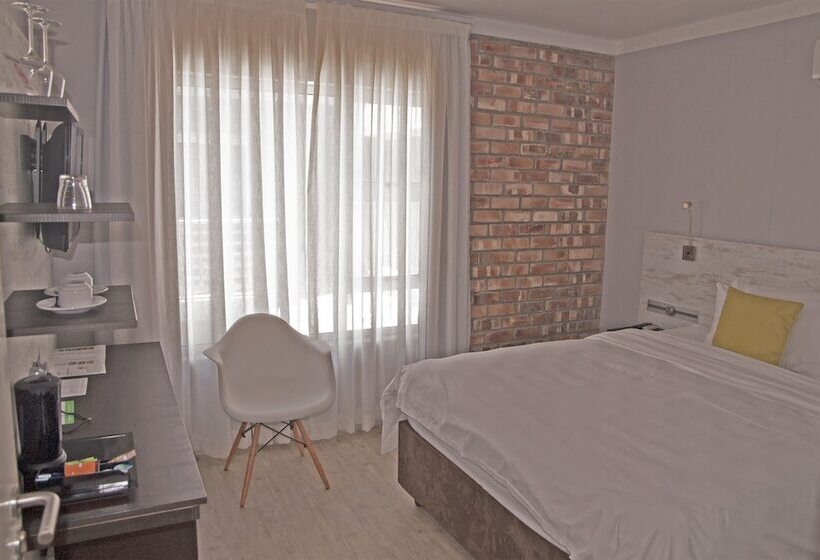 اتاق خانوادگی, Swakopmund Plaza