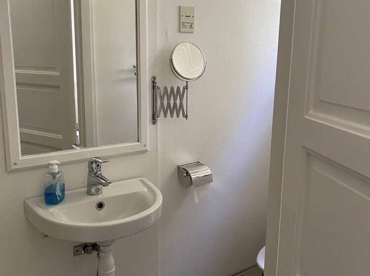 标准间, Furulidens B & B