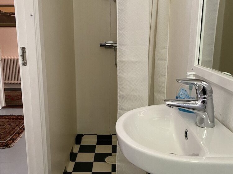 标准间, Furulidens B & B