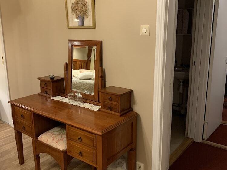 家庭间, Furulidens B & B